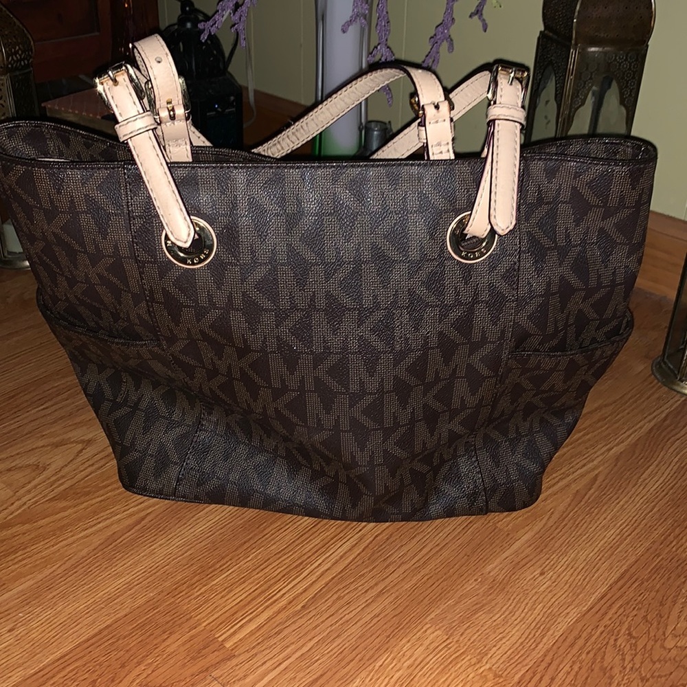 🚨SOLD ELSEWHERE!🚨Michael Kors “MK” Logo Tag Bag - Picture 2 of 8